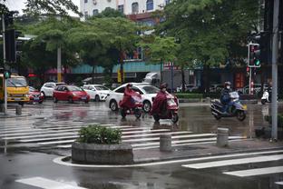 夸利亚雷拉：孔蒂并不局限于三后卫 对我来说他是顶级教练